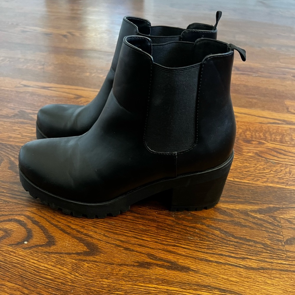 Soda Black Heeled Booties